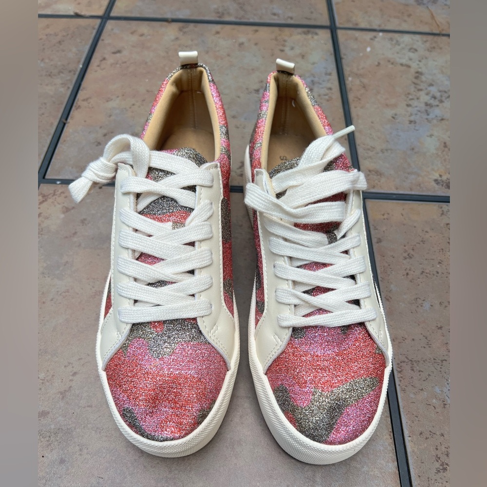 NWOT Stylish Pink and Cream Women's Platform Sparkly Sneakers Sz 10